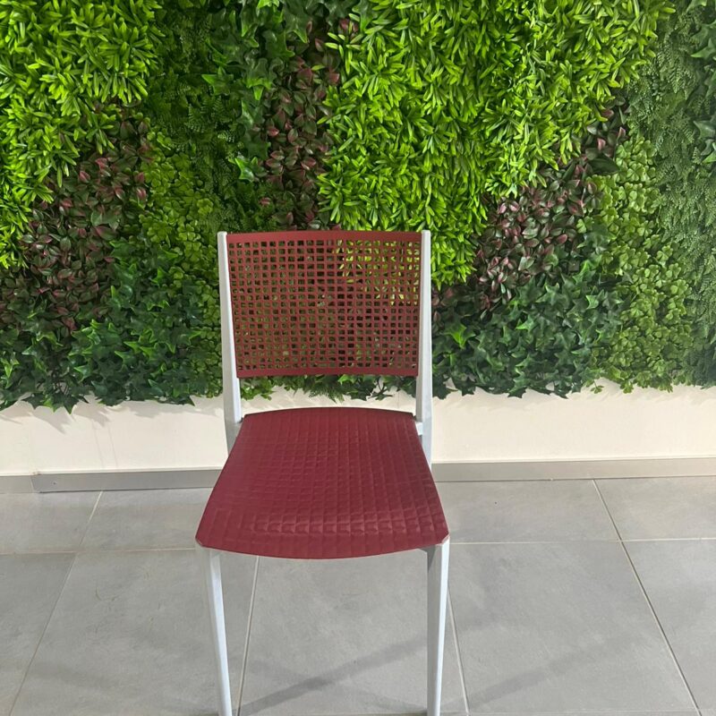Sedia Kalipa con telaio Grigio Perla14 e scocca Bordeaux22 Mag Abruzzo